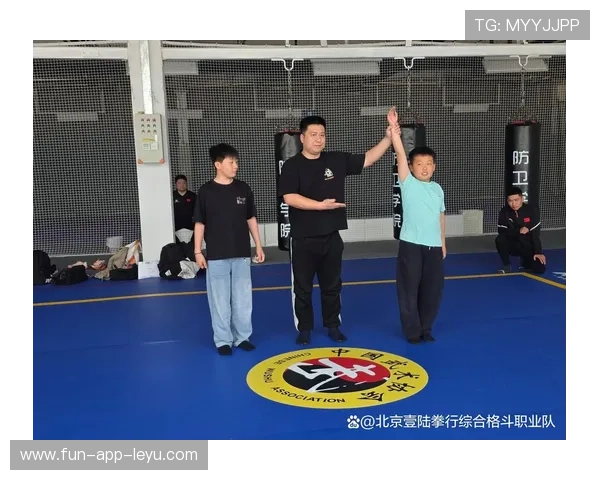 国际拳击裁判在选拔中注重道德、医学与心理综合素质，拳击比赛中裁判员的首要责任